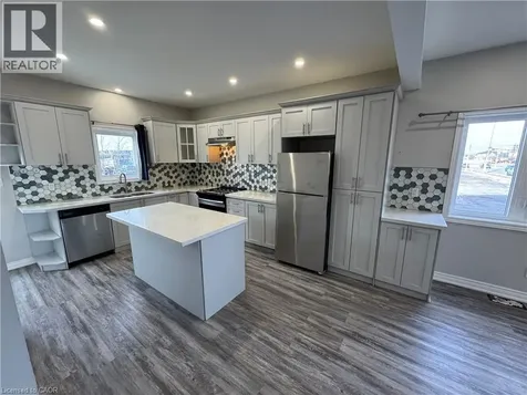 8196 Mcleod Road Niagara Falls ON L2H 3T6