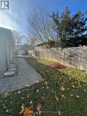 5285 Woodhaven Court Burlington (appleby) ON L7L 3T7