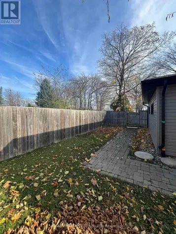 5285 Woodhaven Court Burlington (appleby) ON L7L 3T7