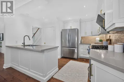 122 Strath Avenue Toronto (kingsway South) ON M8X 1R5