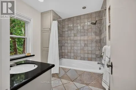 122 Strath Avenue Toronto (kingsway South) ON M8X 1R5