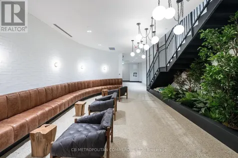 2946 Dundas Street West Street West Toronto (junction Area) ON M6P 1Y8