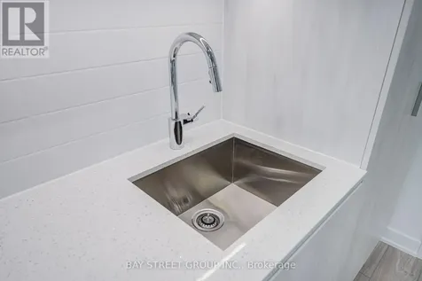 5858 Yonge Street Toronto (newtonbrook West) ON M2M 0C6