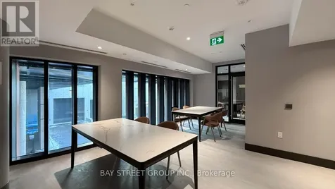 5858 Yonge Street Toronto (newtonbrook West) ON M2M 0C6