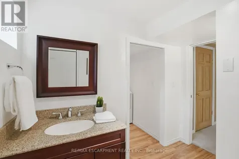 504 Kenmarr Crescent Burlington (appleby) ON L7L 4R7