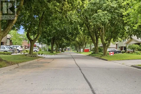 504 Kenmarr Crescent Burlington (appleby) ON L7L 4R7