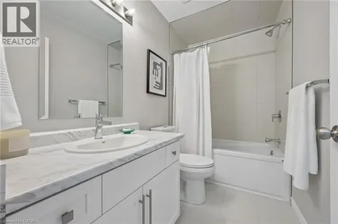 8 Oat Lane Kitchener ON N2R 0T1