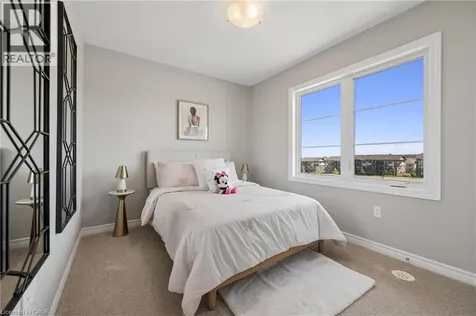 8 Oat Lane Kitchener ON N2R 0T1
