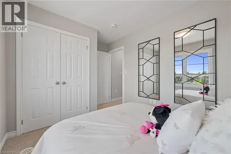 8 Oat Lane Kitchener ON N2R 0T1