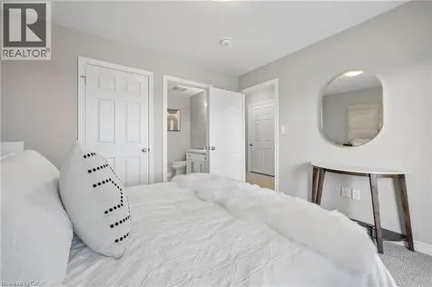 8 Oat Lane Kitchener ON N2R 0T1