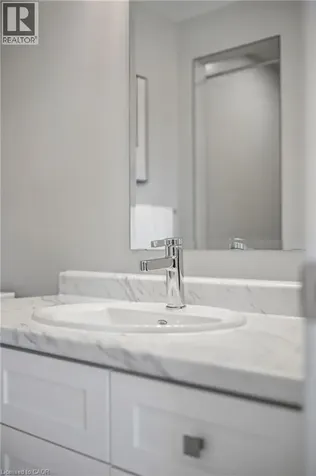 8 Oat Lane Kitchener ON N2R 0T1