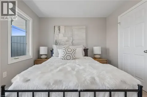 8 Oat Lane Kitchener ON N2R 0T1