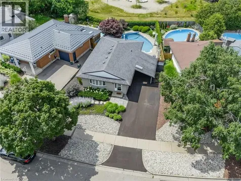 107 Laurentian Drive Kitchener ON N2E 1C3