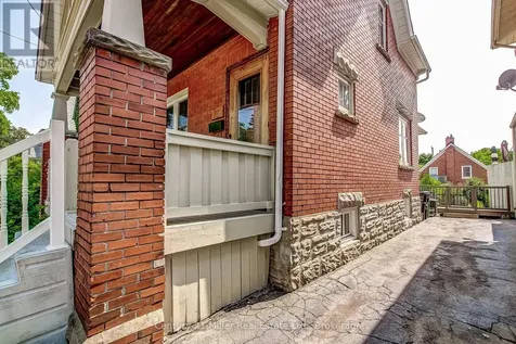 17 Whitney Place Kitchener ON N2G 2X6