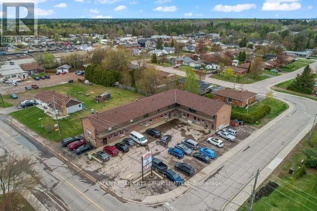 1049 Victoria Street Petawawa ON K8H 2E2