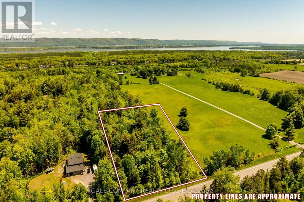 4475 Dunrobin Road Ottawa ON K0A 3M0
