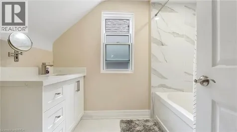 33 Highland Avenue Hamilton ON L8L 1Y8