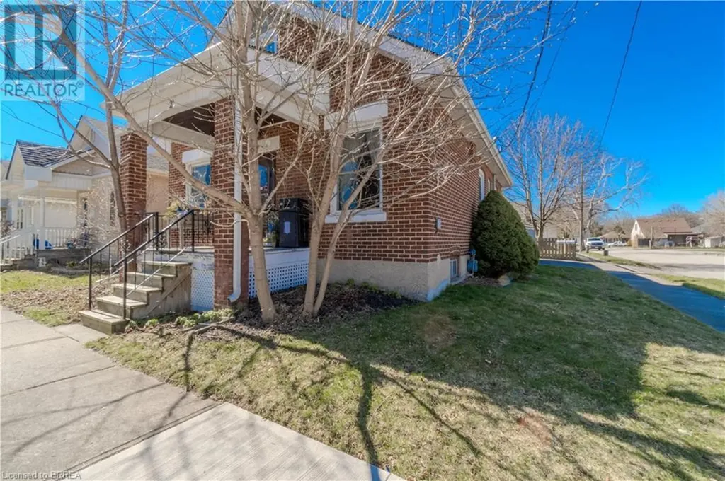 21 Wade Avenue Brantford ON N3T 1W9