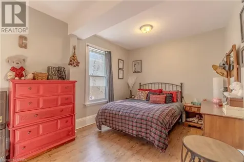 21 Wade Avenue Brantford ON N3T 1W9