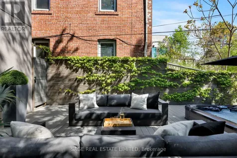 979 Broadview Avenue Toronto (broadview North) ON M4K 2R9