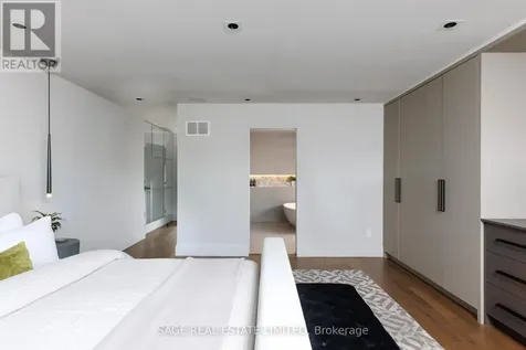 979 Broadview Avenue Toronto (broadview North) ON M4K 2R9