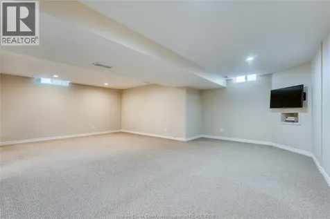 11095 Sturgeon Street Windsor ON N8P 1M4