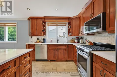 1 Blueridge Court Ottawa ON K2J 2J3