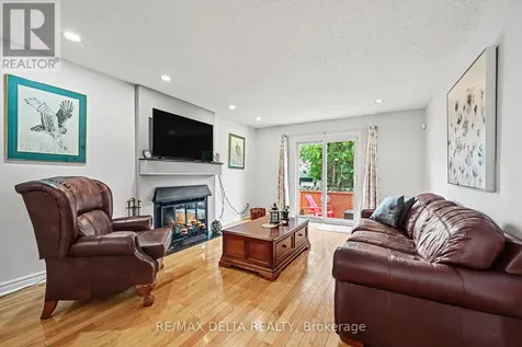 1462 Laurin Crescent Ottawa ON K1E 3G7