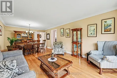 1462 Laurin Crescent Ottawa ON K1E 3G7