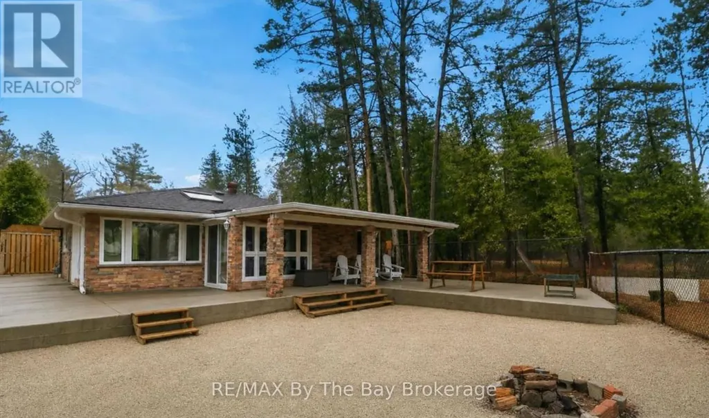 54 Homewood Avenue Wasaga Beach ON L9Z 2M2
