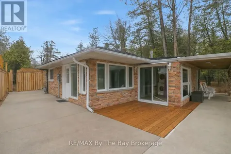 54 Homewood Avenue Wasaga Beach ON L9Z 2M2