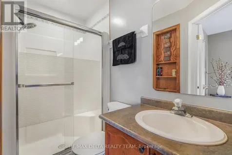 2040 Sunland Drive Ottawa ON K4A 3K8