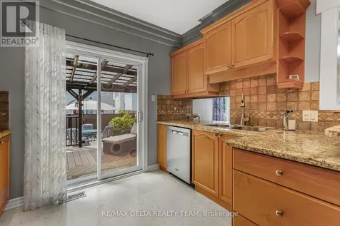 2040 Sunland Drive Ottawa ON K4A 3K8