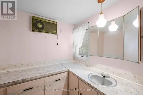 39 Mohawk Crescent Ottawa ON K2H 7G7