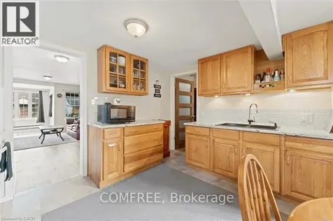 1743 St Luke Road Windsor ON N8Y 3N7