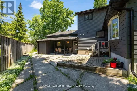 17 Walker Avenue Orillia ON L3V 6G8