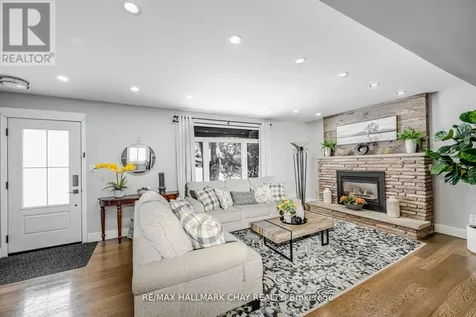 17 Walker Avenue Orillia ON L3V 6G8