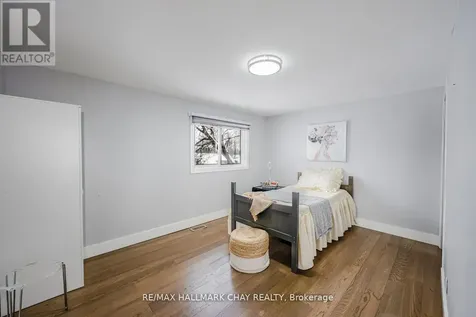 17 Walker Avenue Orillia ON L3V 6G8
