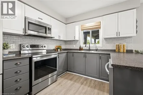 16 White Sands Court Kitchener ON N2E 3S4
