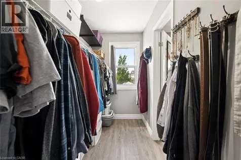 16 White Sands Court Kitchener ON N2E 3S4