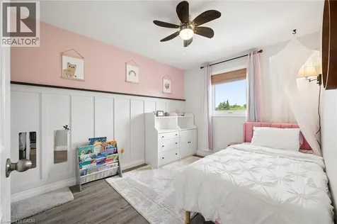 16 White Sands Court Kitchener ON N2E 3S4