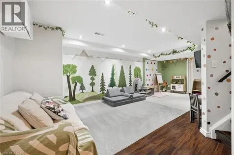 16 White Sands Court Kitchener ON N2E 3S4
