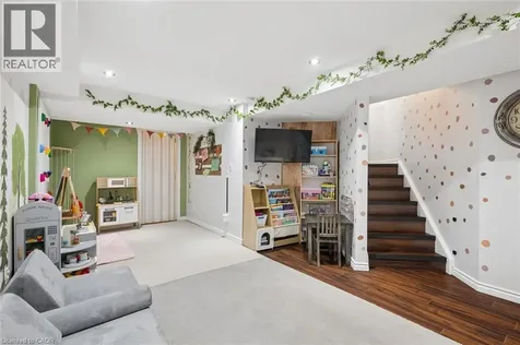 16 White Sands Court Kitchener ON N2E 3S4