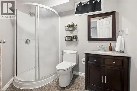 16 White Sands Court Kitchener ON N2E 3S4