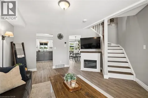 16 White Sands Court Kitchener ON N2E 3S4