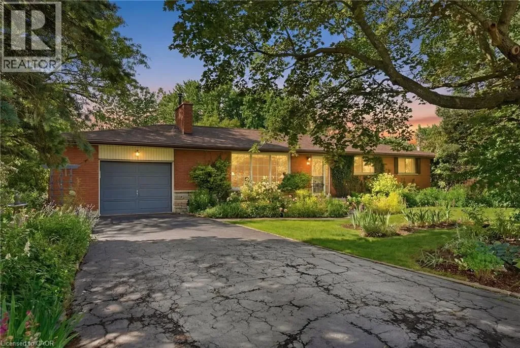 12 Kew Court Dundas ON L9H 5E1