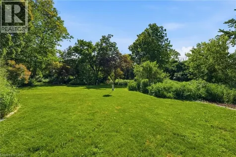12 Kew Court Dundas ON L9H 5E1