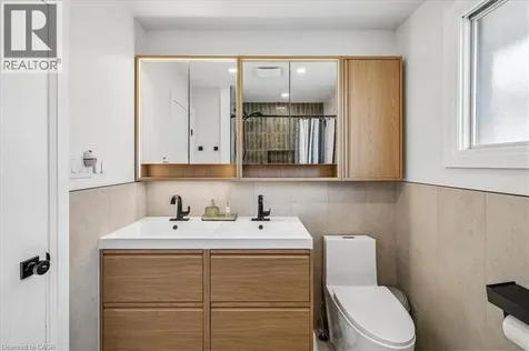 13 Salina Place Stoney Creek ON L8G 4L4
