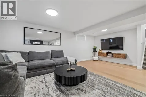 13 Salina Place Stoney Creek ON L8G 4L4