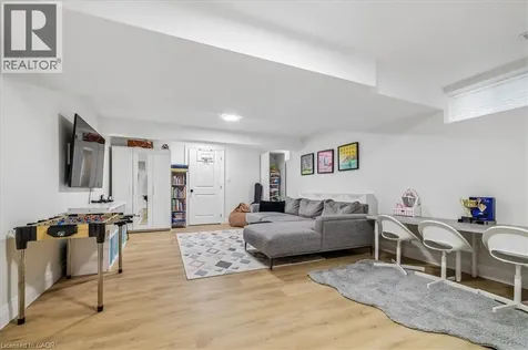 13 Salina Place Stoney Creek ON L8G 4L4